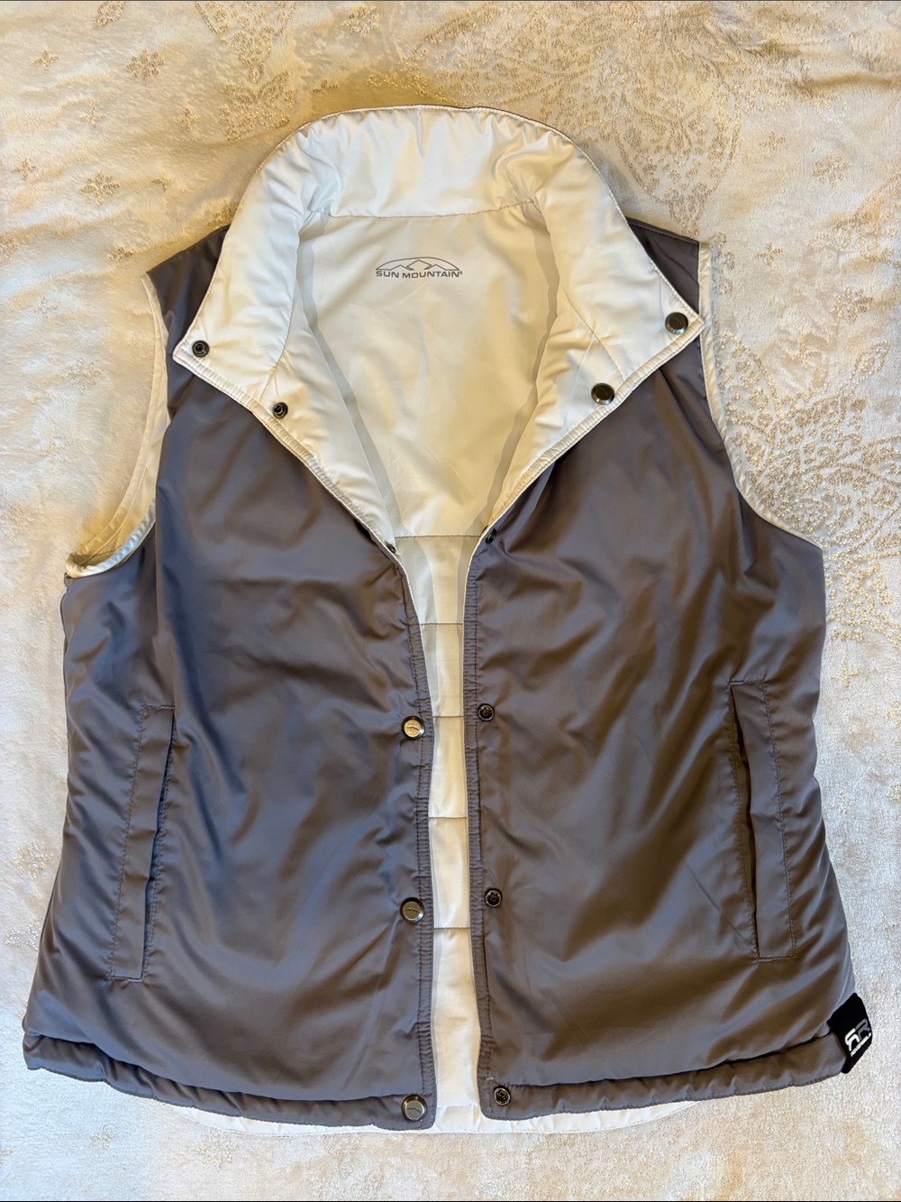 Sun Mountain Reversible Puffer Vest — Gray with White Lining